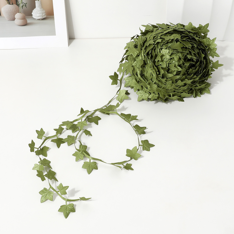Coroană decorativă din material textil cu frunze de arțar și ratan pentru decor interior