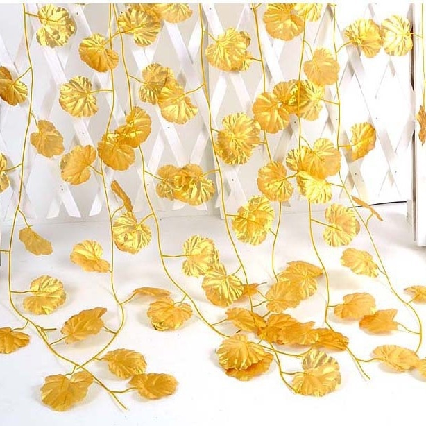 Viță decorativă cu frunze de struguri, înfășurată în rattan, frunze artificiale, flori din plastic aurii, decor vegetal verde artificial pentru nunți, exterior și ședințe foto