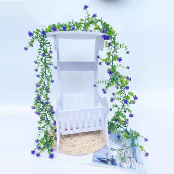Flori artificiale pe liană pentru perete – decor cu eucalipt și camelia