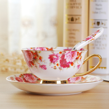 Set de cești de cafea cu farfurioară din porțelan osos, stil european, cu margine aurie și model floral