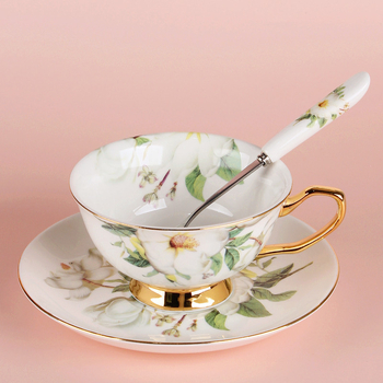 Set de cești de cafea cu farfurioară din porțelan osos, stil european, cu margine aurie și model floral