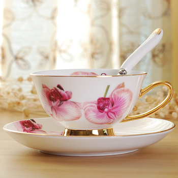 Set de cești de cafea cu farfurioară din porțelan osos, stil european, cu margine aurie și model floral