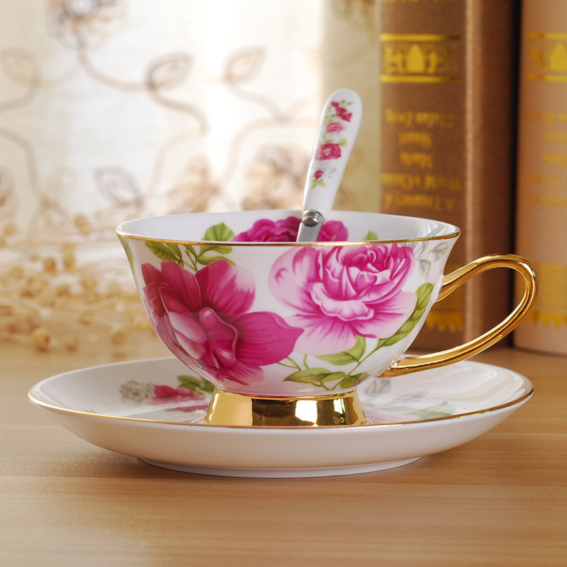 Set de cești de cafea cu farfurioară din porțelan osos, stil european, cu margine aurie și model floral