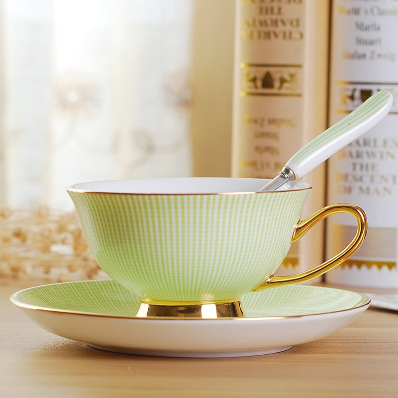 Set de cești de cafea cu farfurioară din porțelan osos, stil european, cu margine aurie și model floral