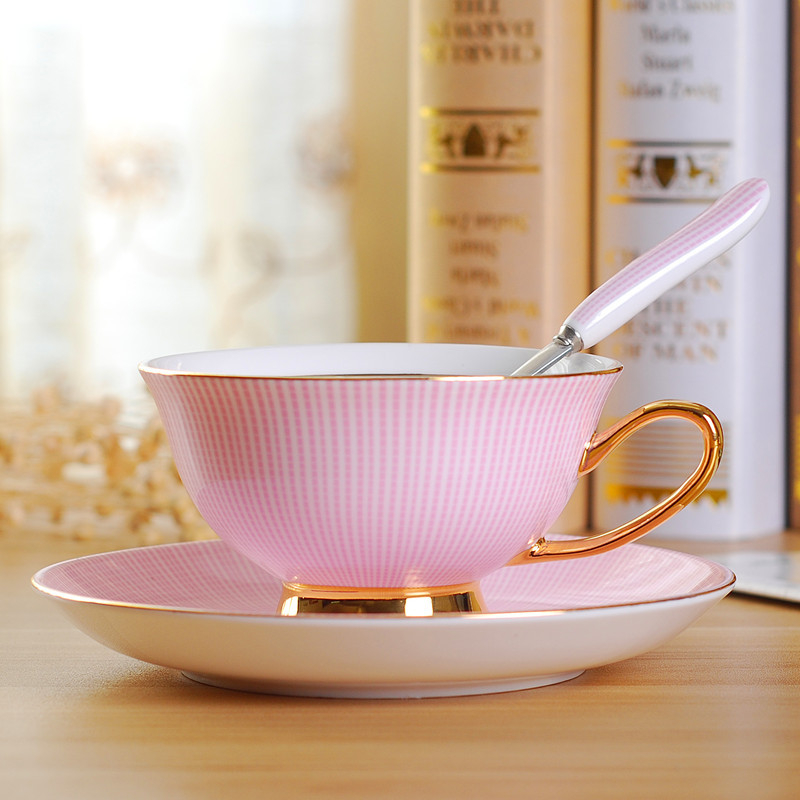 Set de cești de cafea cu farfurioară din porțelan osos, stil european, cu margine aurie și model floral