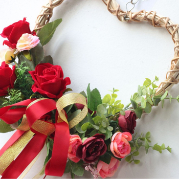 Ghirlandă inimă cu trandafiri de mătase – decor de primăvară-vară pentru Ziua Îndrăgostiților, ornament pentru ușă și perete