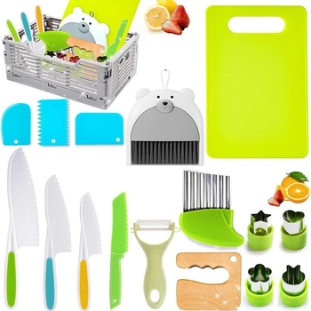 Set de 19 piese pentru bucătărie: tacâm plastic, accesorii pentru pregătirea hranei bebelușilor, plăci de tăiere pentru copii, spatulă pentru tort și accesorii de coacere