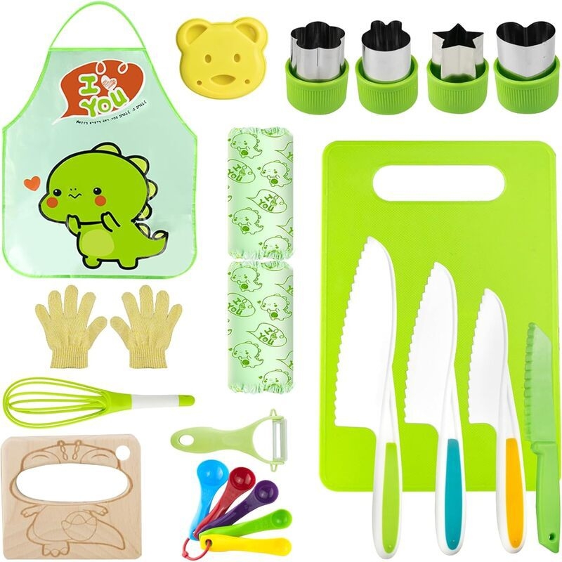 Set de 19 piese pentru bucătărie: tacâm plastic, accesorii pentru pregătirea hranei bebelușilor, plăci de tăiere pentru copii, spatulă pentru tort și accesorii de coacere