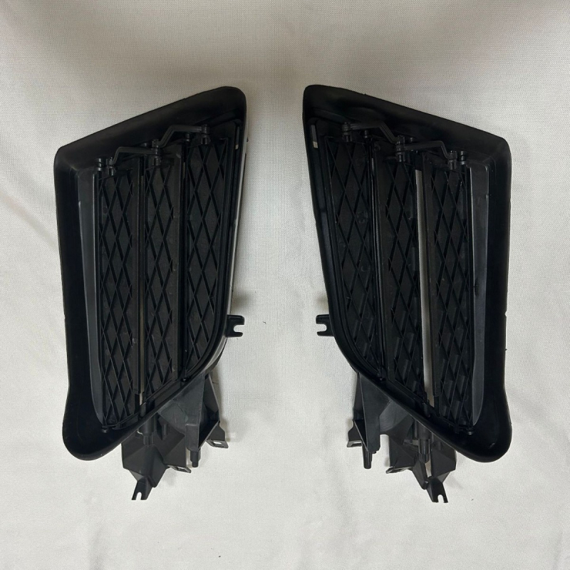 Tesla Model S első ködfényszóró keret 1057851-1058007
