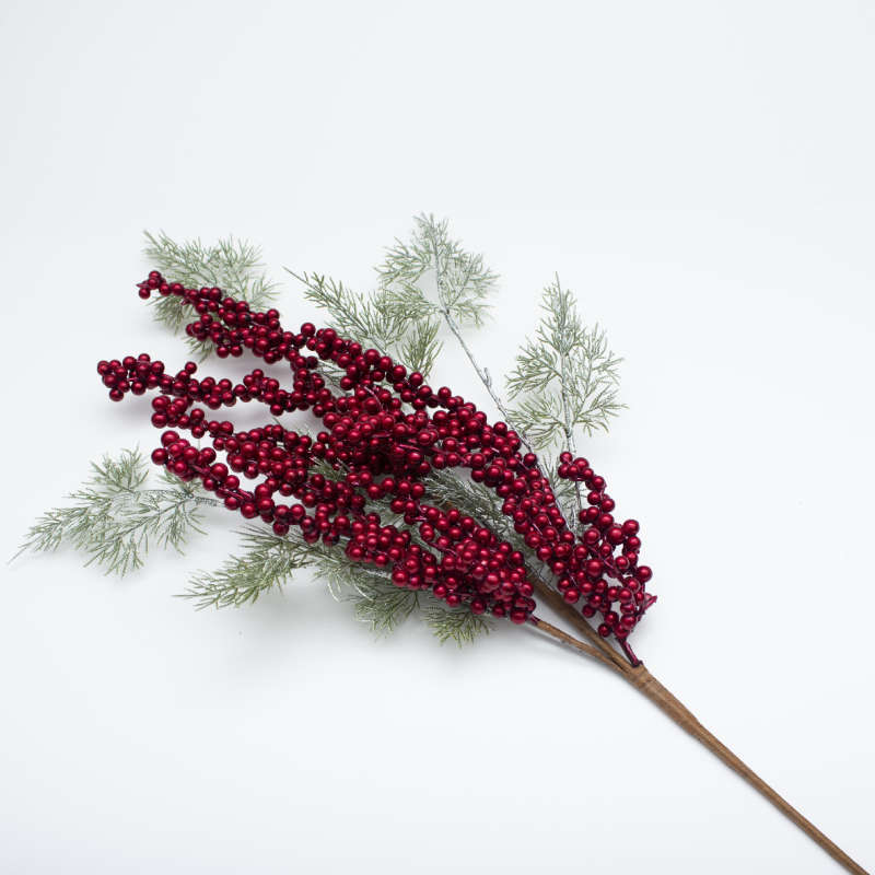 Buchet de flori artificiale cu boabe roșii și ace de pin pentru decorațiuni de Crăciun