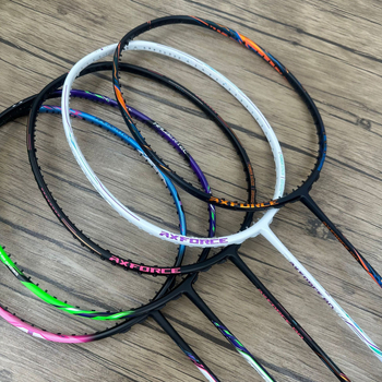 Badminton raketa Thunder 80Light / Thunder 90New, serija 8000/9000, unutarnja pjena, puni karbonski okvir, jednodijelna konstrukcija