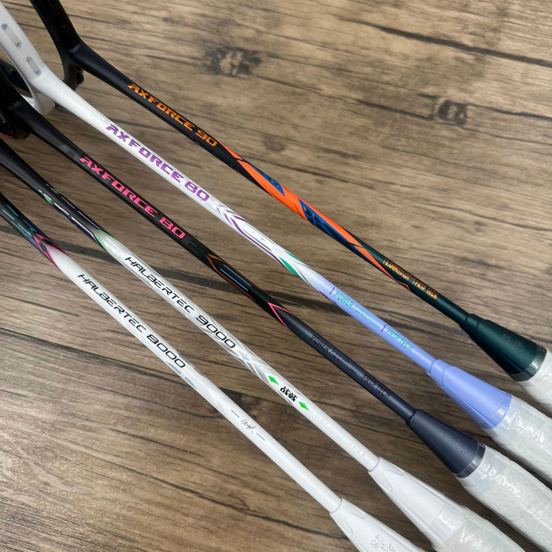 Badminton raketa Thunder 80Light / Thunder 90New, serija 8000/9000, unutarnja pjena, puni karbonski okvir, jednodijelna konstrukcija