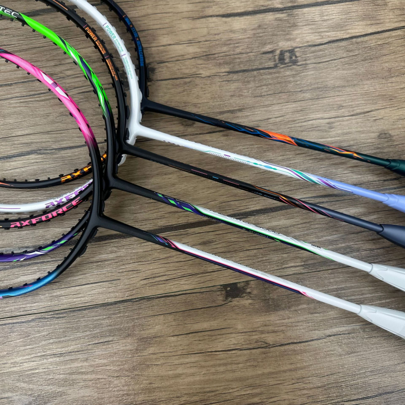 Badminton raketa Thunder 80Light / Thunder 90New, serija 8000/9000, unutarnja pjena, puni karbonski okvir, jednodijelna konstrukcija