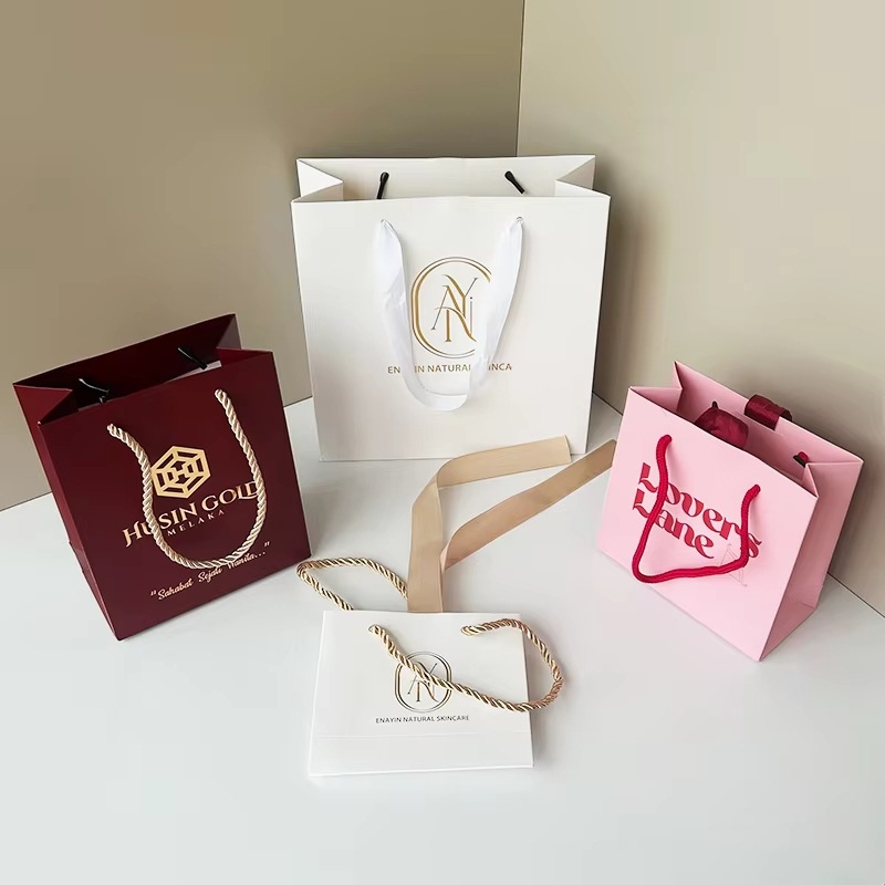 Genți cadou personalizate, genți tote și pungi de hârtie Kraft pentru ambalare de lux, pungi de cumpărături reciclabile biodegradabile