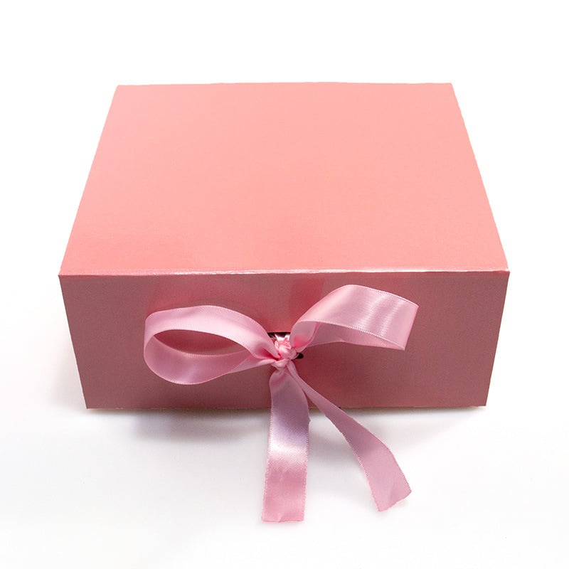 Cutie cadou cu acoperire completă, panglică, capac rabatabil, funda lipită, carton rigid 1200 gsm