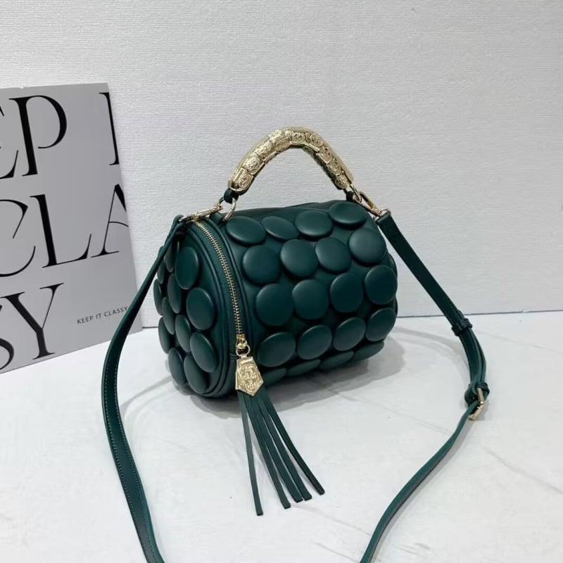 Τσάντα crossbody από PU δέρμα, κυλινδρικού σχήματος με μεταλλικά στοιχεία, μαξιλαρίνης στυλ, φθινοπωρινή έκδοση 2025