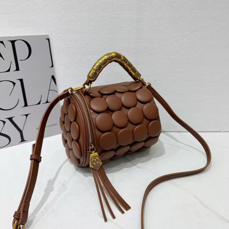 Τσάντα crossbody από PU δέρμα, κυλινδρικού σχήματος με μεταλλικά στοιχεία, μαξιλαρίνης στυλ, φθινοπωρινή έκδοση 2025