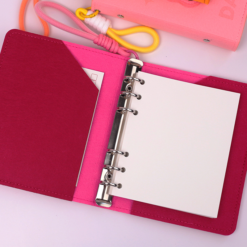 Carnet creativ suvenir personalizat cu ștampilare și poze, copertă din felt, foi detașabile, format A6