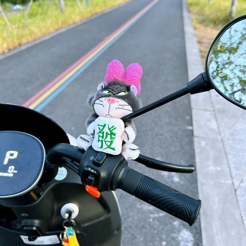 Plišani privjesak za retrovizor – protiv krađe za motocikl, električno vozilo i bicikl – Carlosypha crtić