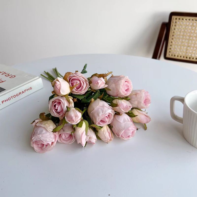 Buchet de trandafiri artificiali, în stil vintage, cu margini rumenite, decor pentru casă