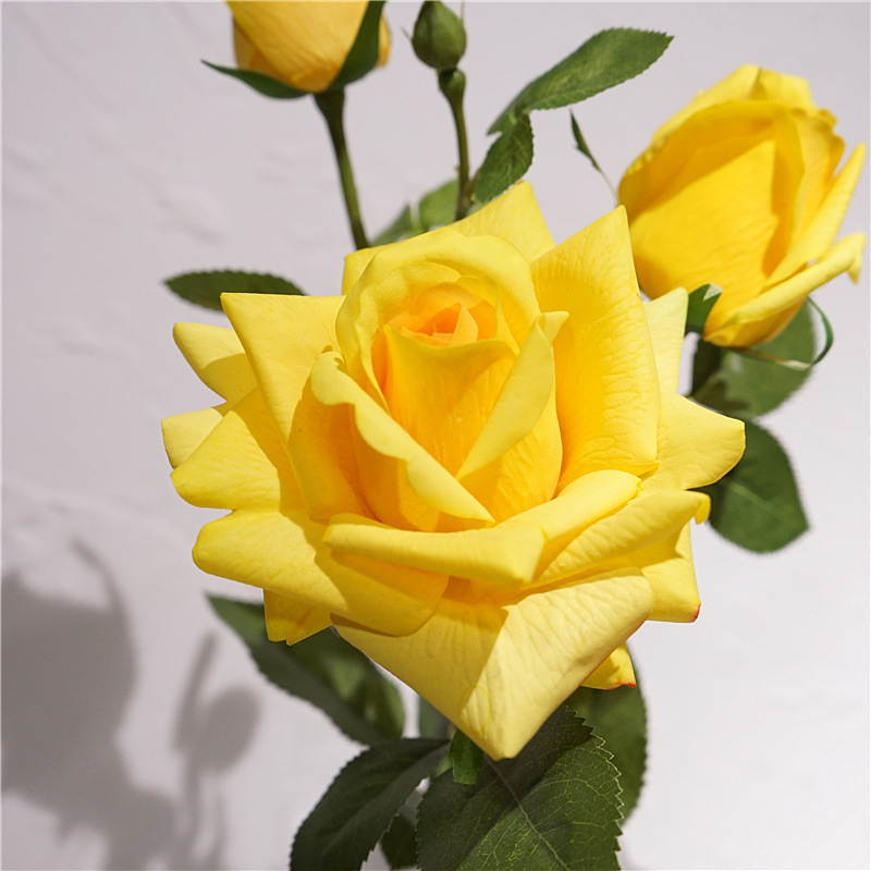 Trandafir artificial de înaltă calitate, cu trei capete, pentru decor în casă, aranjament floral și accesorii foto pentru nuntă