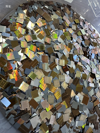 Kockasti monokristalni silicijevi wafer čipovi, izrezani wafer, ručno izrađeni rukotvorine