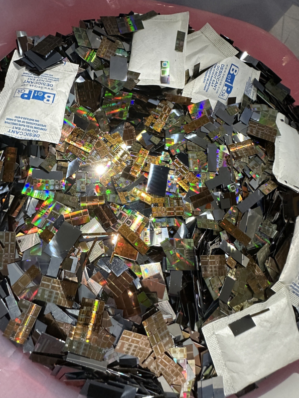 Kockasti monokristalni silicijevi wafer čipovi, izrezani wafer, ručno izrađeni rukotvorine