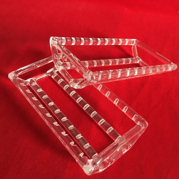 Vas din cuarț transparent cu canale gravate pentru waferi, destinat proceselor semiconductoare