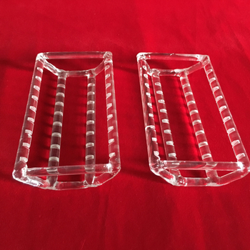 Vas din cuarț transparent cu canale gravate pentru waferi, destinat proceselor semiconductoare