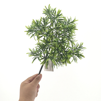 Pin artificial pentru decor interior – Welcome Pine și Da Luo Han Pine, plantă de perete pentru birouri și spații comerciale