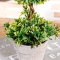 Plantă verde artificială în ghiveci, decor interior pentru casă, arbore decorativ artificial.