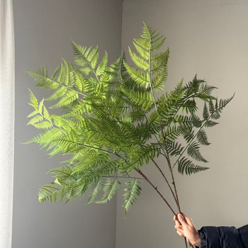Ferigă artificială cu coada de tigru, plantă verde pentru nunți și decor de evenimente