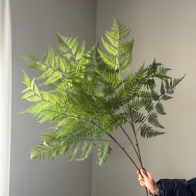 Ferigă artificială cu coada de tigru, plantă verde pentru nunți și decor de evenimente