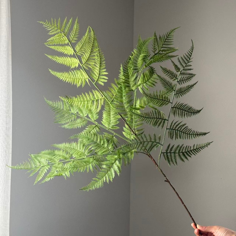 Ferigă artificială cu coada de tigru, plantă verde pentru nunți și decor de evenimente