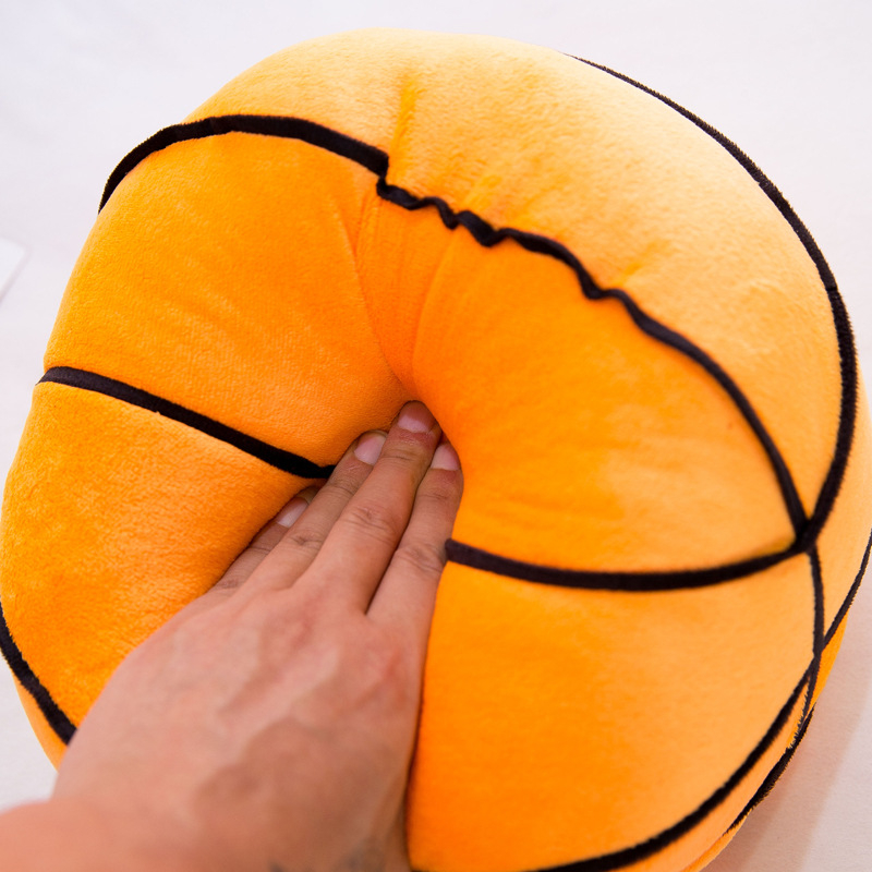 Plišani maskota jastuk inspiriran Svjetskim prvenstvom u nogometu i NBA košarkom, pogodan za hvatačke mašine