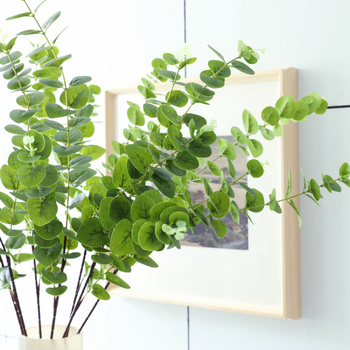 Plantă artificială cu frunze de eucalipt pentru decor în casă