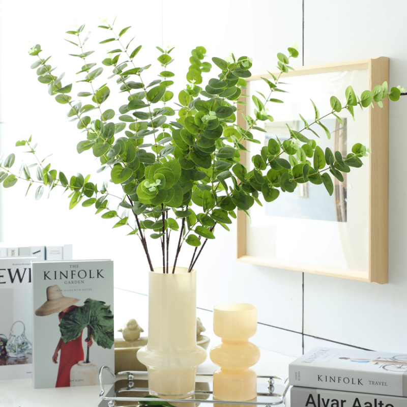 Plantă artificială cu frunze de eucalipt pentru decor în casă