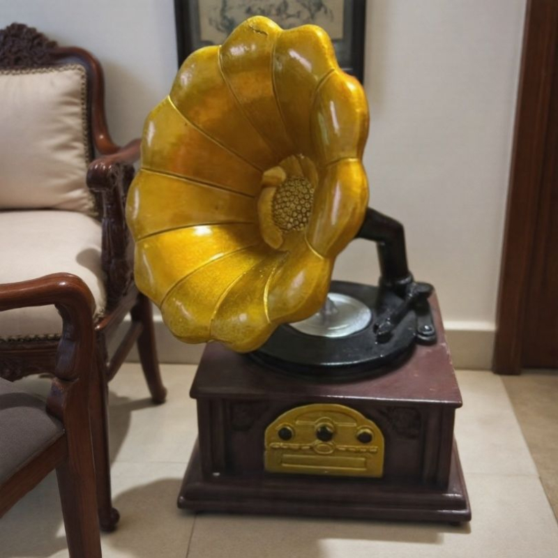 Gramofon european retro — ornament de birou pentru casă, bibliotecă și sufragerie