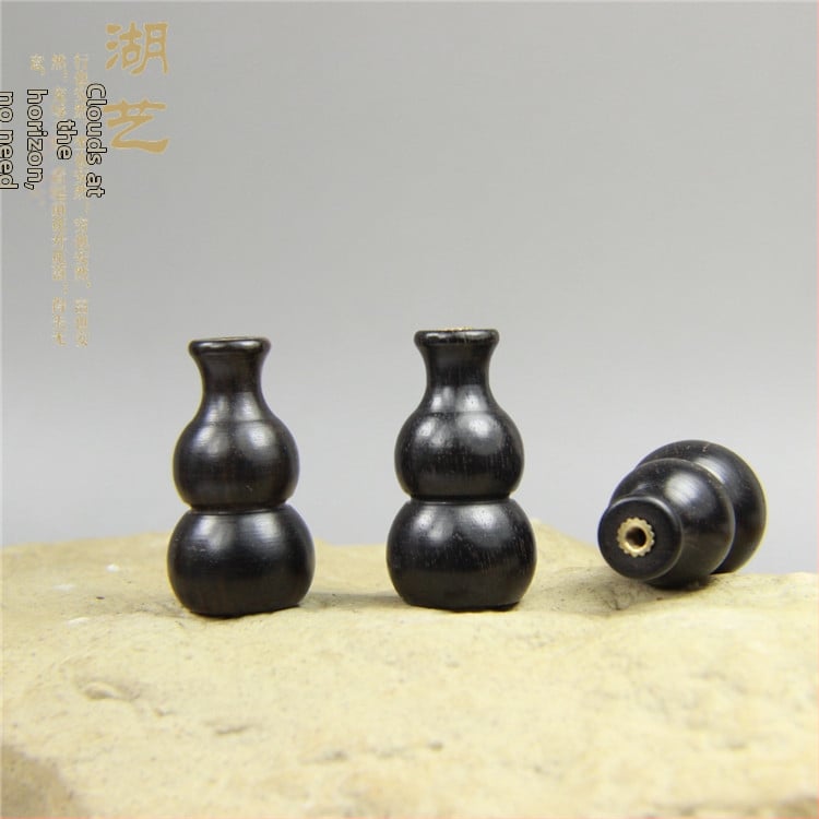 Elegantný ebenový drevený držák na kadidlo a horák pre rituálne použitie