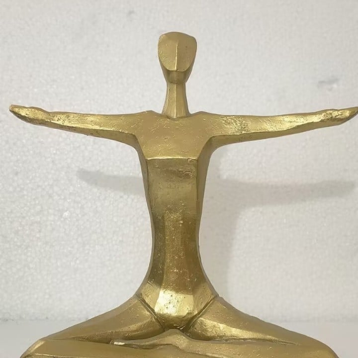 Figurină cu fată yoga pentru hol, decor modern din rășină pentru comoda TV și dulap de vin, lucrată manual