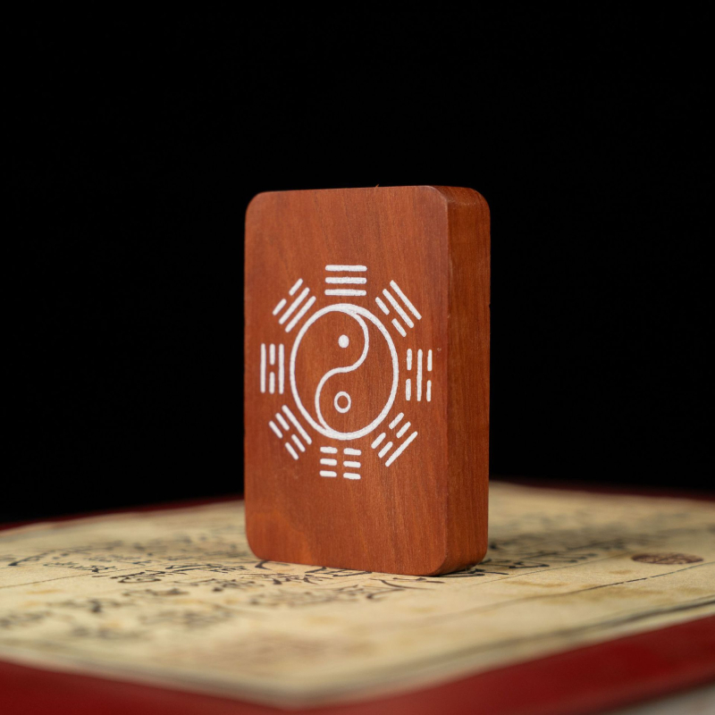 Ugravirani privjesak Tai Chi Bagua, taoistički amulet