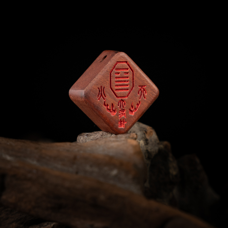 Amulet od drveta datulje, zlatno svjetleći talisman, mali kvadratni privjesak, taoistički ritualni alat, prenosni dodatak, fino izrezbareno od starog drveta.
