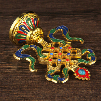Tibetanski budistički set s osam blagoslovljenih simbola i tantričkim ritualnim predmetima za Budin oltar