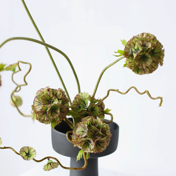 Aranjament de flori artificiale într-un ghiveci albastru, pentru decorul casei, cu flori uscate de păpădie