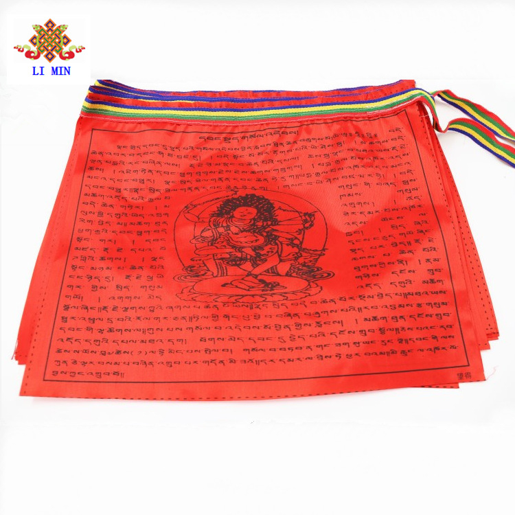 Šarene tibetanske molitvene zastavice s motivom obiteljskog blagostanja i zastavice vjetrovog konja