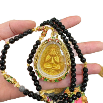 Tajlandski budistički amulet s skrivenim licem