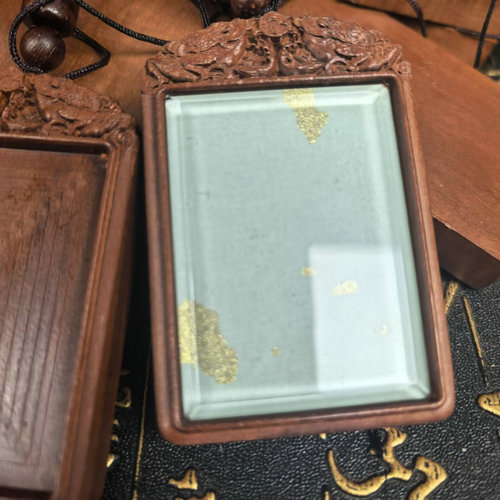 Kutija thangka od drveta jujube, s prozirnim akrilnim pločom, otvara se, šuplja amuletna privjesak