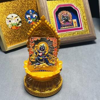 Thangka privjesak od legure s ugraviranim motivom i osam reljefnih pločica zaštitara