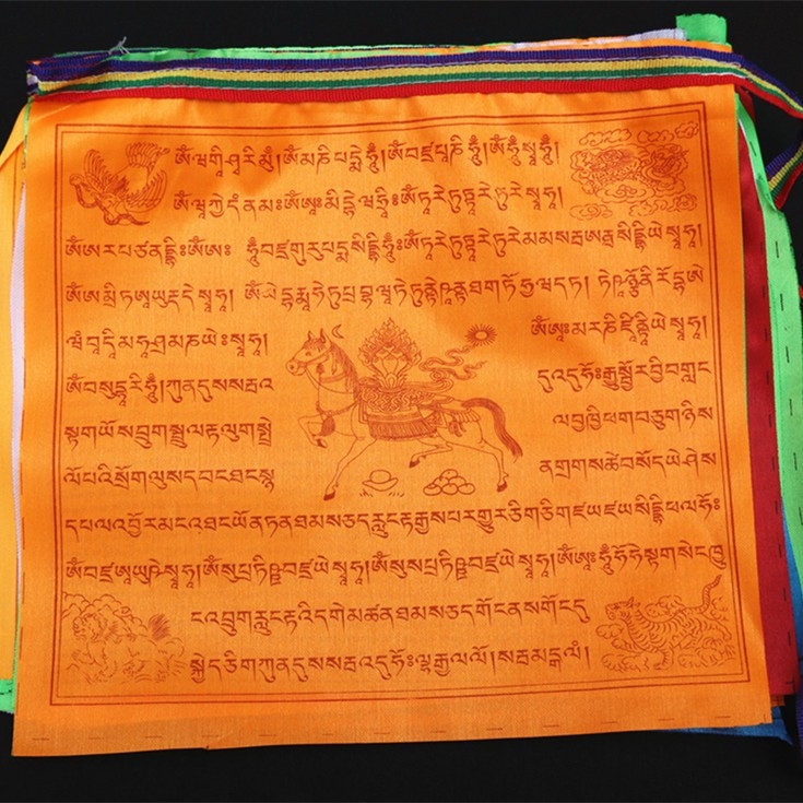 Set dekoracija za hram: šarene molitvene zastavice, obiteljske zastavice blagoslova, Wind Horse zastave, drveni bambusni stalak za tamjan, Budin kip