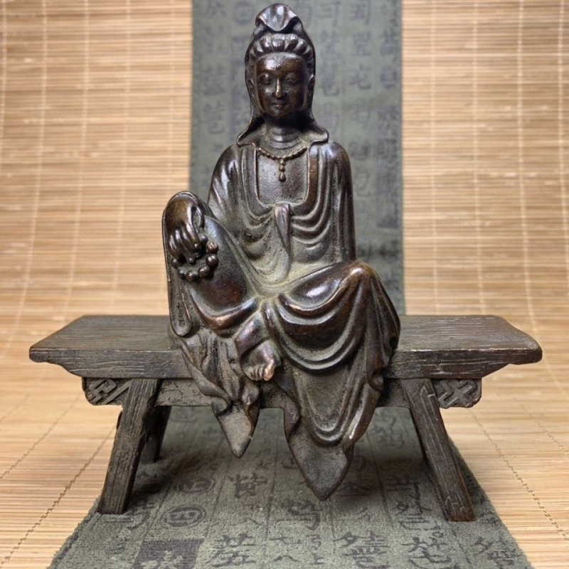 Statuie Guanyin așezată pe bancă, decor de birou retro din aliaj metalic